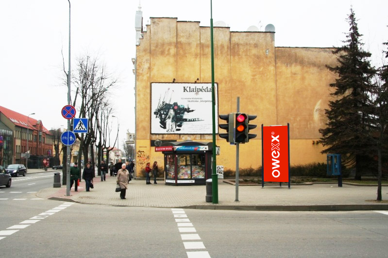 Tripusis lauko reklamos stendas, Clear Channel